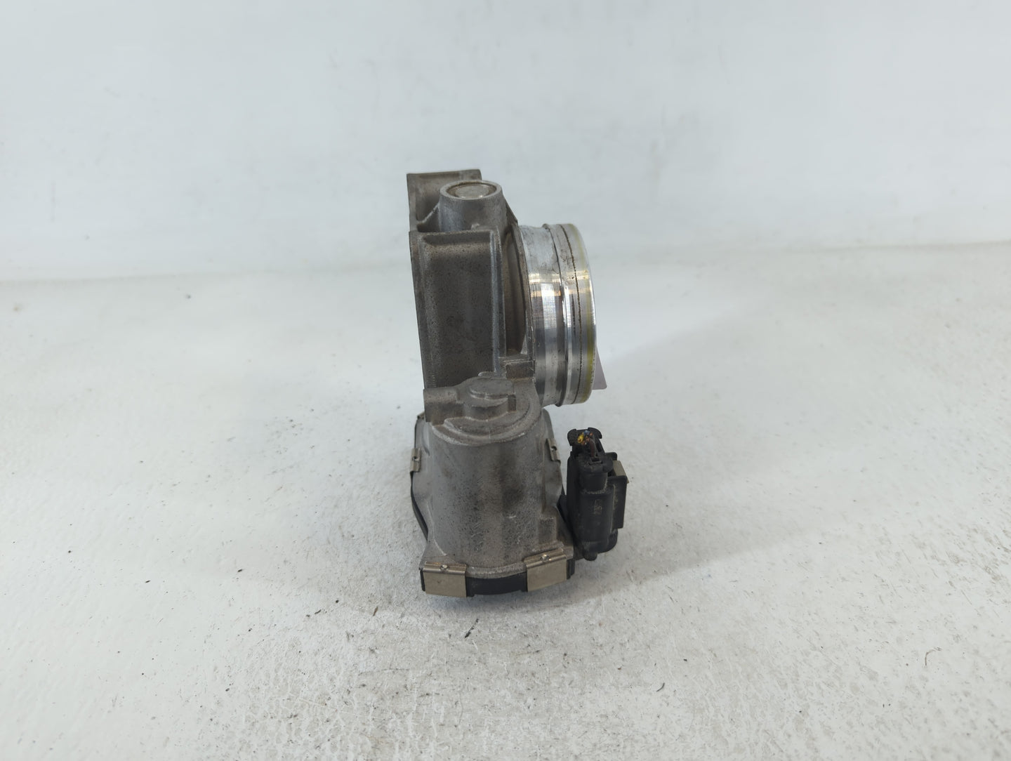 2016-2021 Chevrolet Camaro Throttle Body P/N:12670837AA Fits Fits 2013 2014 2015 2016 2017 2018 2019 2020 2021 OEM Used Auto