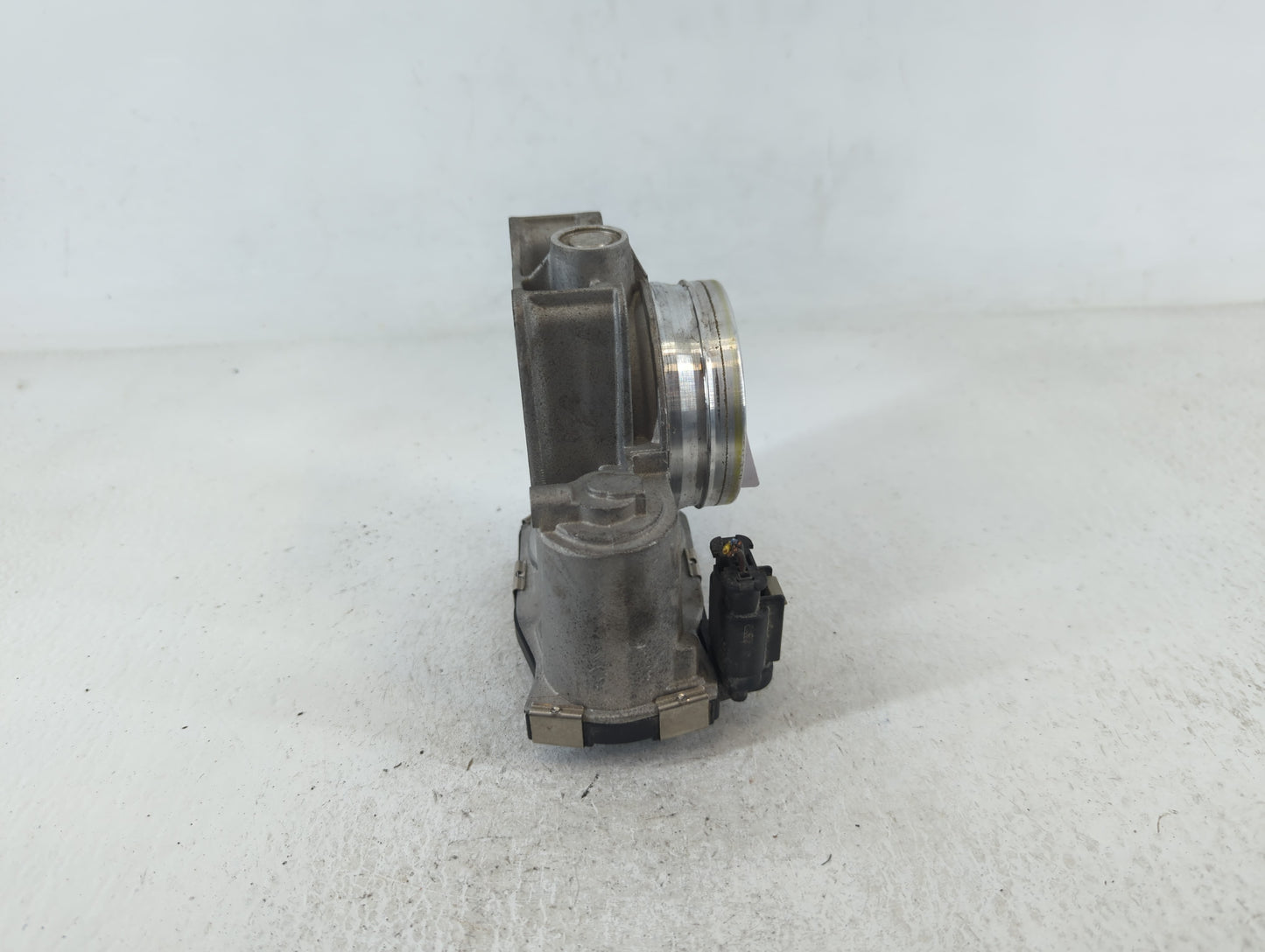 2016-2021 Chevrolet Camaro Throttle Body P/N:12670837AA Fits Fits 2013 2014 2015 2016 2017 2018 2019 2020 2021 OEM Used Auto