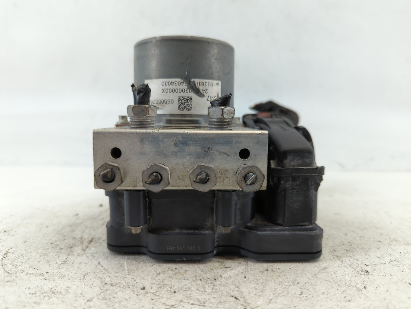2017 Chevrolet Camaro ABS Pump Control Module Replacement P/N:84089247 Fits OEM Used Auto Parts - Oemusedautoparts1.com