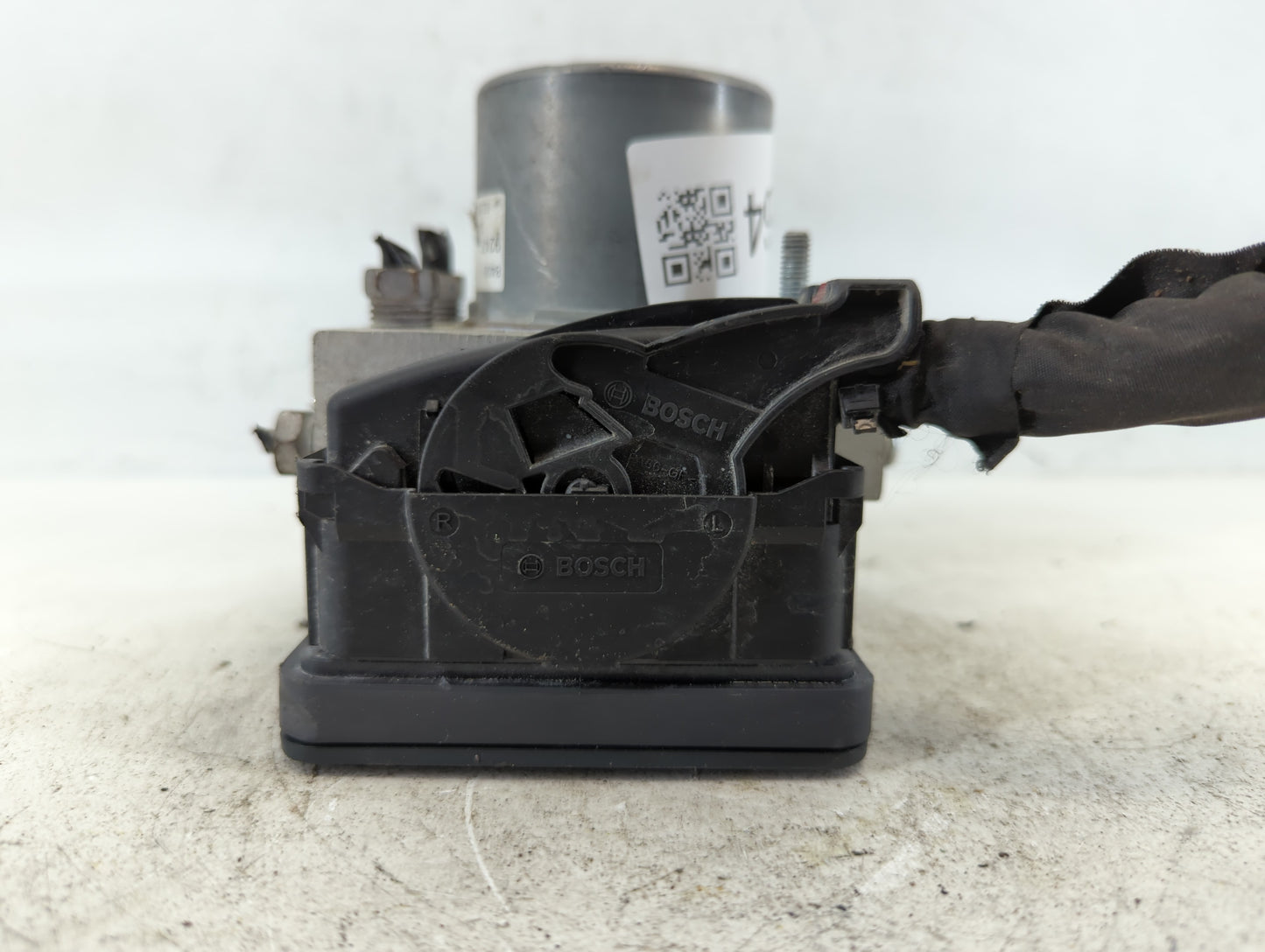 2017 Chevrolet Camaro ABS Pump Control Module Replacement P/N:84089247 Fits OEM Used Auto Parts - Oemusedautoparts1.com