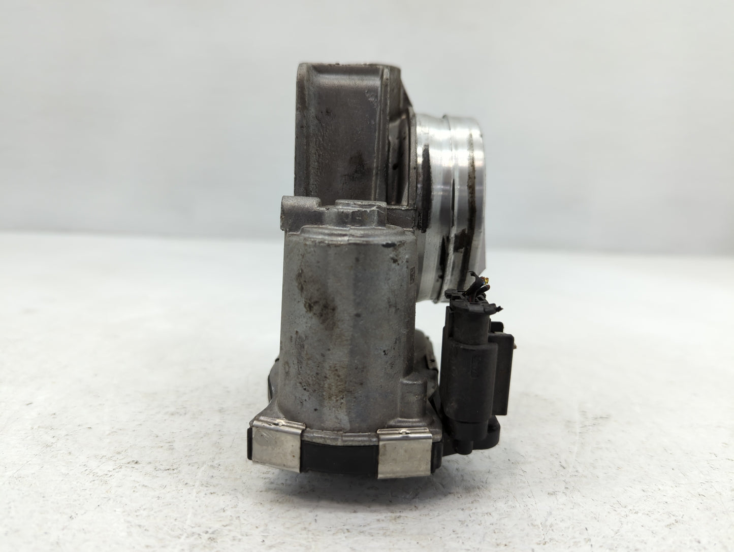 2016-2021 Chevrolet Camaro Throttle Body P/N:12670837AA Fits Fits 2013 2014 2015 2016 2017 2018 2019 2020 2021 OEM Used Auto