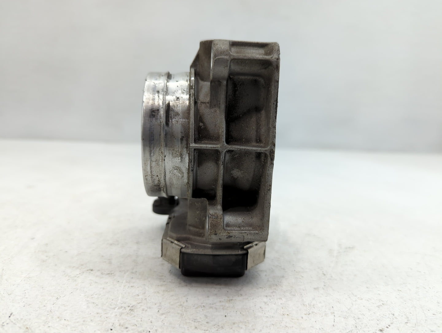 2016-2021 Chevrolet Camaro Throttle Body P/N:12670837AA Fits Fits 2013 2014 2015 2016 2017 2018 2019 2020 2021 OEM Used Auto