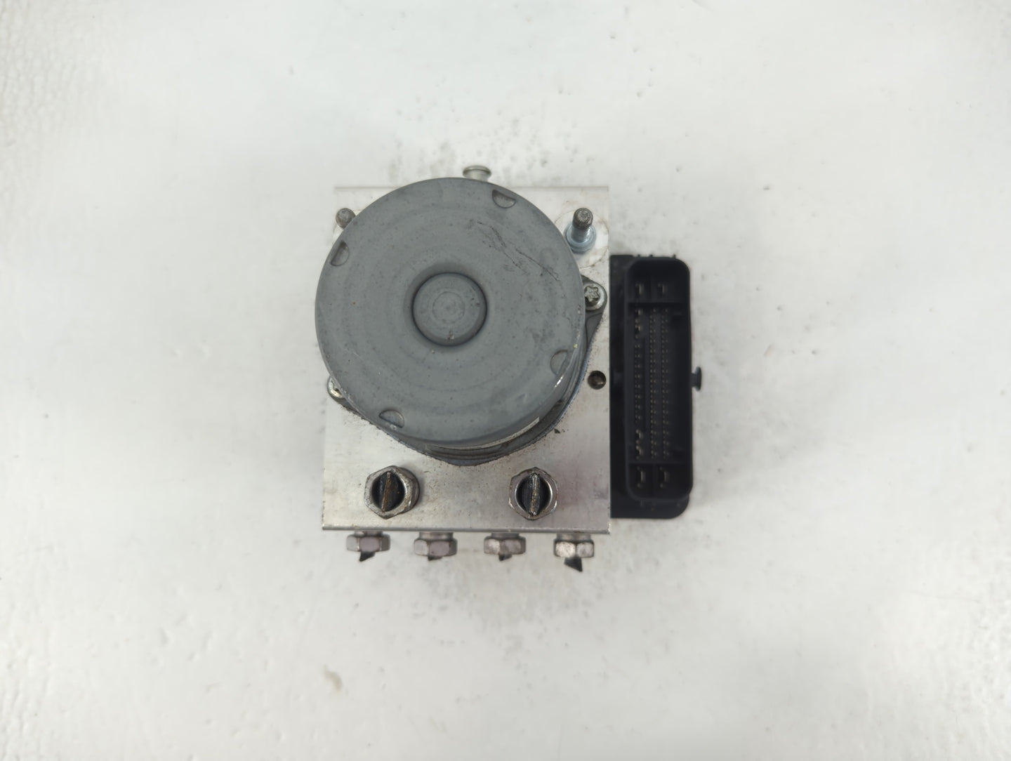 2017 Chevrolet Camaro ABS Pump Control Module Replacement P/N:84089247 Fits OEM Used Auto Parts - Oemusedautoparts1.com