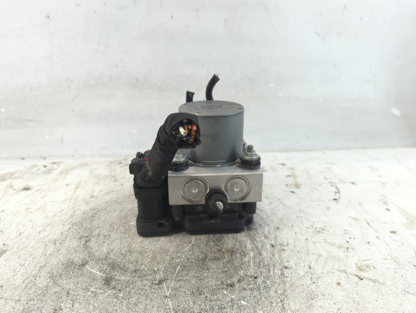 2017 Chevrolet Camaro ABS Pump Control Module Replacement P/N:06505576 8408 9247 Fits OEM Used Auto Parts - Oemusedautoparts