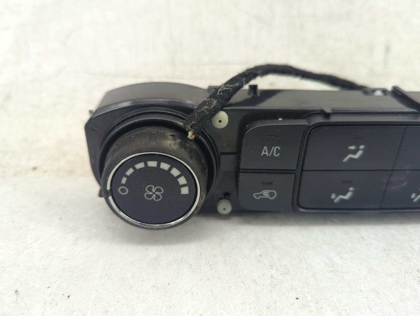 2015-2022 Chevrolet Colorado Climate Control Module Temperature AC/Heater Replacement P/N:84164473 Fits OEM Used Auto Parts 
