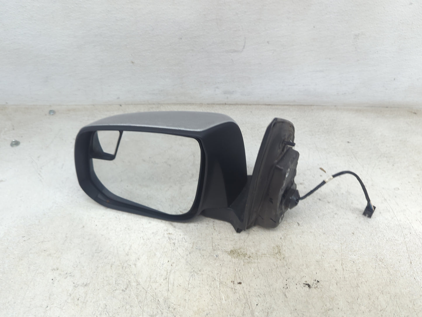 2017 Chevrolet Colorado Driver Side View Mirror - Left Door Mirror OEM Used - Oemusedautoparts1.com