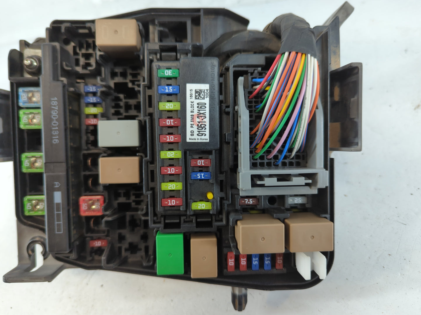 2017-2018 Chevrolet Colorado Fusebox Fuse Box Panel Relay Module P/N:91248 A5400B Fits Fits 2017 2018 2019 2020 OEM Used Aut
