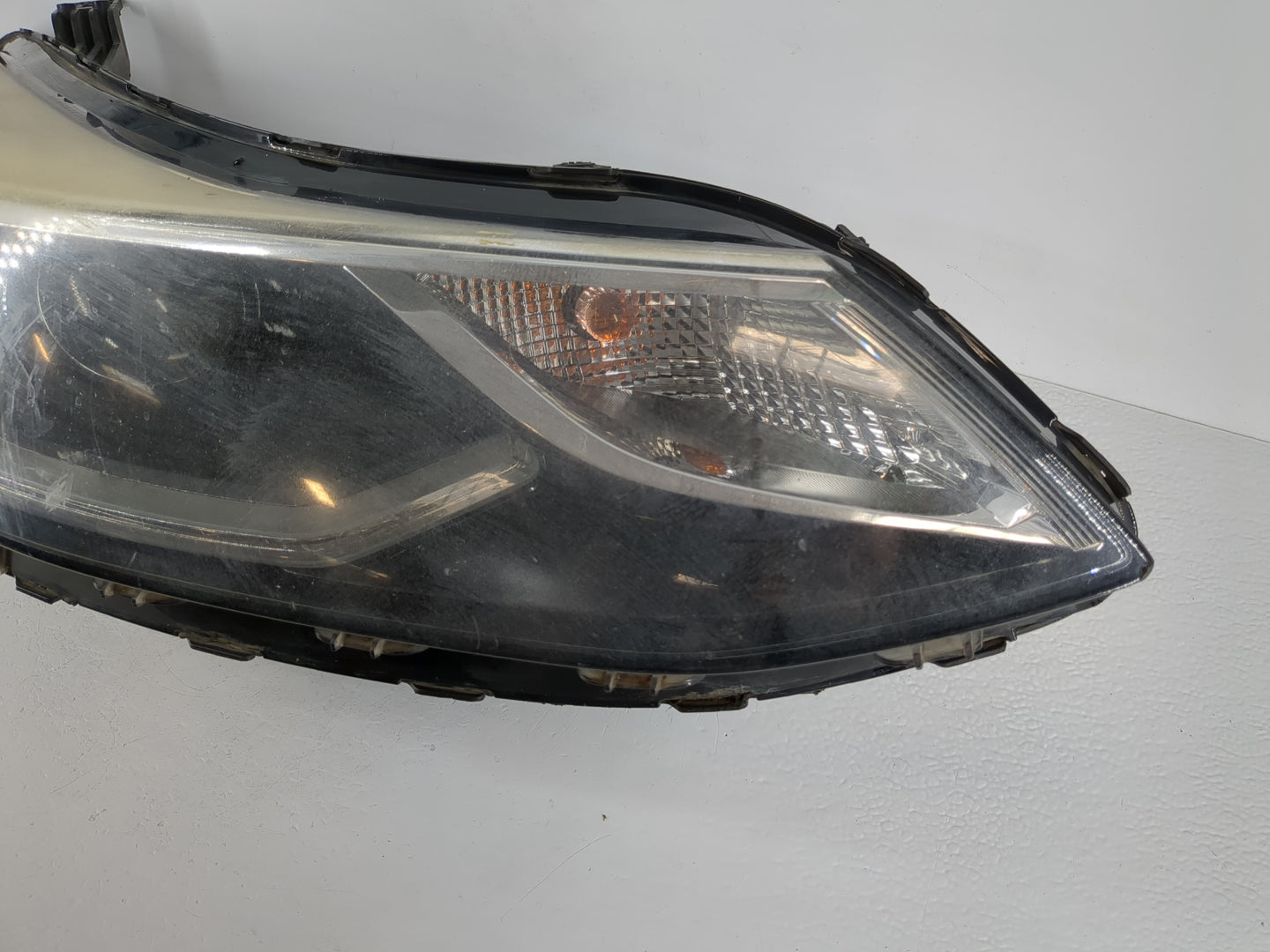 2016-2019 Chevrolet Cruze Passenger Right Oem Head Light Headlight Lamp - Oemusedautoparts1.com