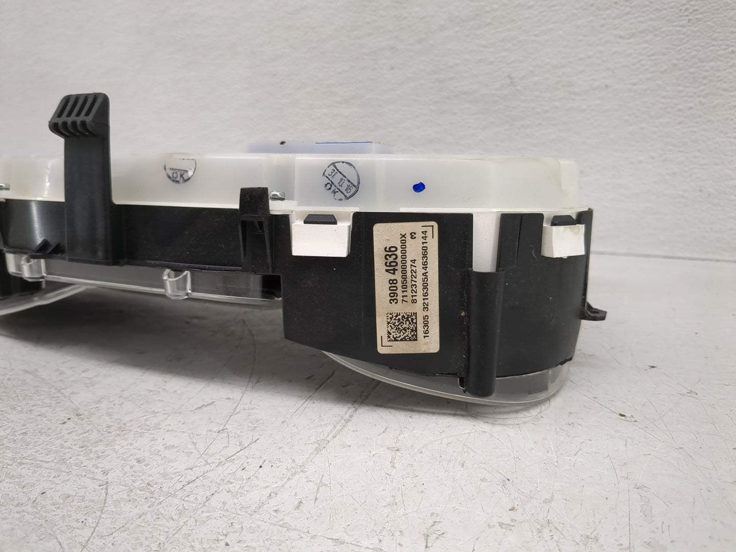 2018 Chevrolet Cruze Instrument Cluster Speedometer Gauges P/N:39084636 Fits OEM Used Auto Parts - Oemusedautoparts1.com