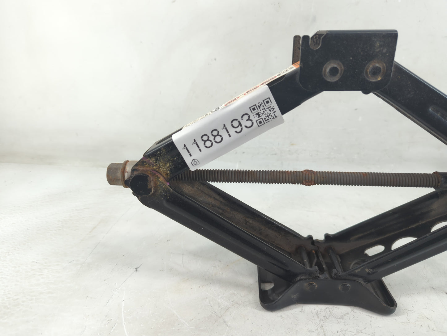 2017 Chevrolet Cruze Spare Scissor Car Jack 1188193 - Oemusedautoparts1.com
