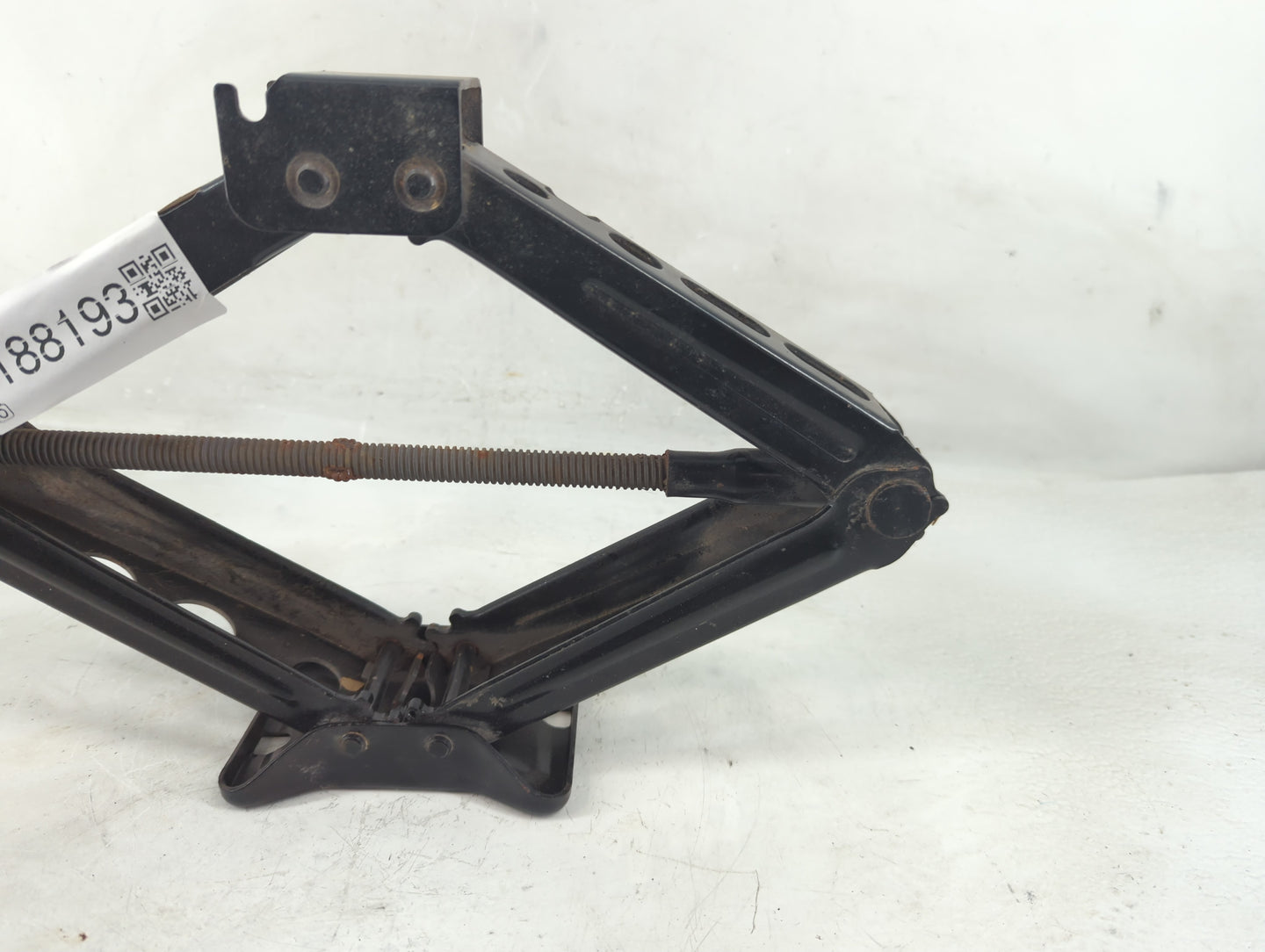 2017 Chevrolet Cruze Spare Scissor Car Jack 1188193 - Oemusedautoparts1.com