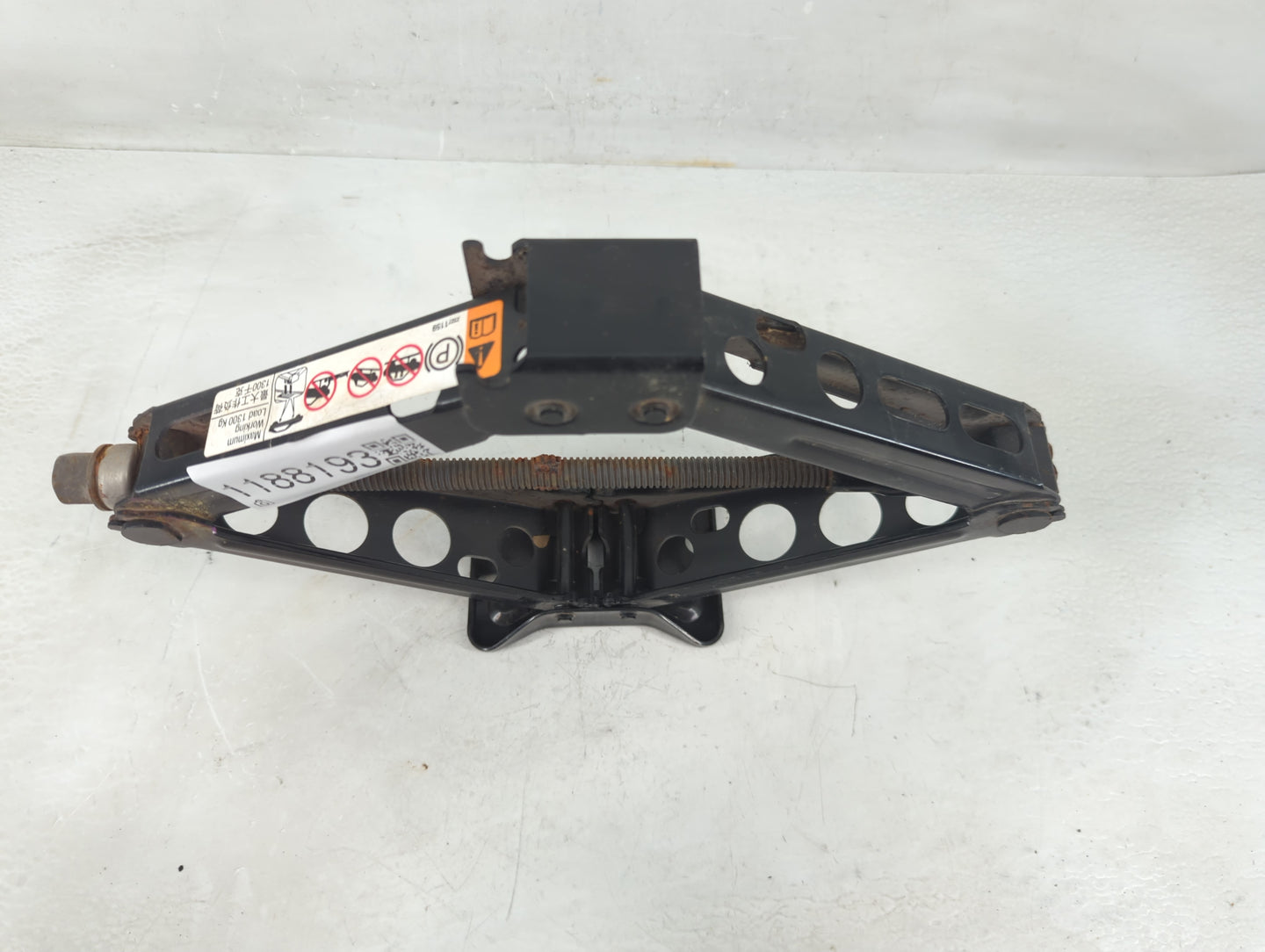 2017 Chevrolet Cruze Spare Scissor Car Jack 1188193 - Oemusedautoparts1.com
