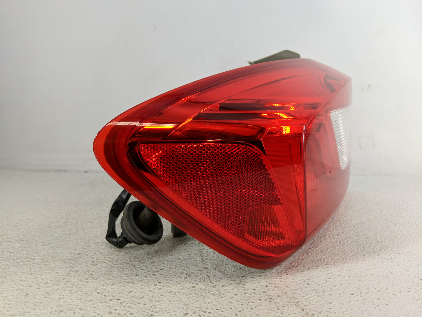 2017 Chevrolet Cruze Tail Light Assembly Passenger Right OEM P/N:84078120 Fits OEM Used Auto Parts - Oemusedautoparts1.com