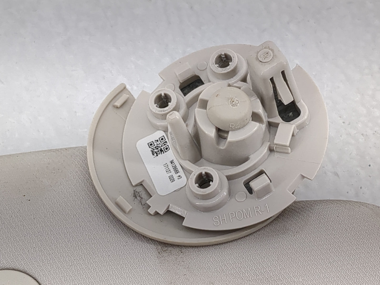 2017-2019 Chevrolet Cruze Sun Visor Shade Replacement Passenger Right Mirror Fits Fits 2017 2018 2019 OEM Used Auto Parts - 