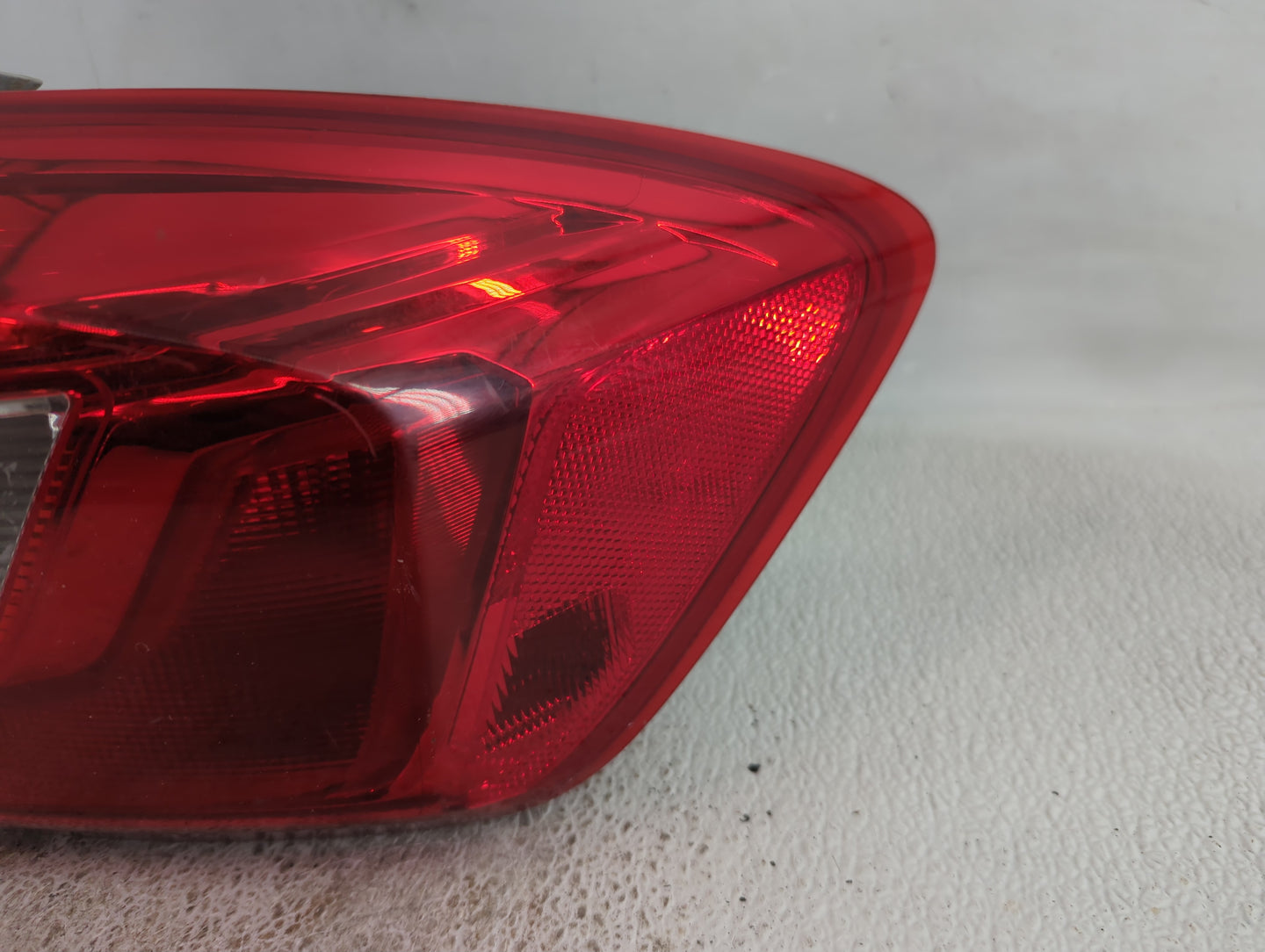 2017 Chevrolet Cruze Tail Light Assembly Passenger Right OEM P/N:84078119 Fits OEM Used Auto Parts - Oemusedautoparts1.com