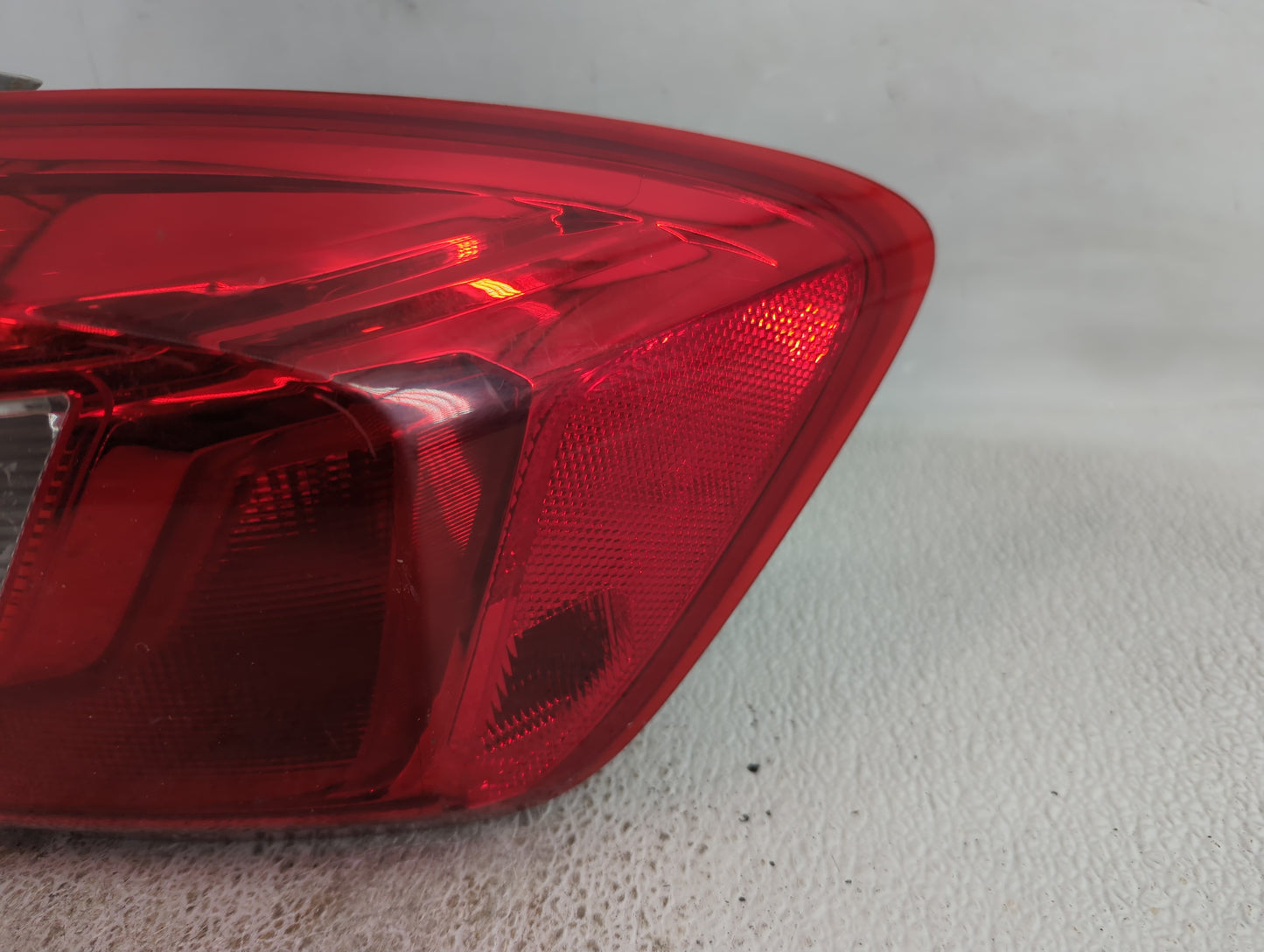 2017 Chevrolet Cruze Tail Light Assembly Passenger Right OEM P/N:84078119 Fits OEM Used Auto Parts - Oemusedautoparts1.com