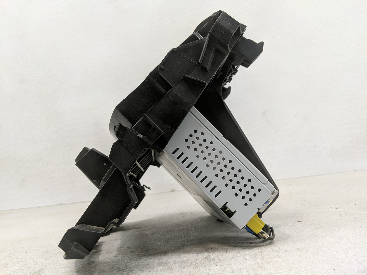 2017 Chevrolet Cruze Radio AM FM Cd Player Receiver Replacement Fits OEM Used Auto Parts - Oemusedautoparts1.com