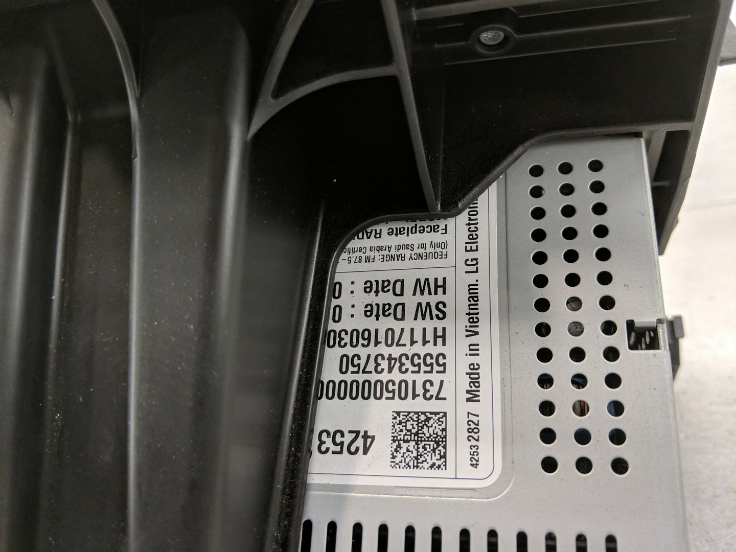 2017 Chevrolet Cruze Radio AM FM Cd Player Receiver Replacement Fits OEM Used Auto Parts - Oemusedautoparts1.com