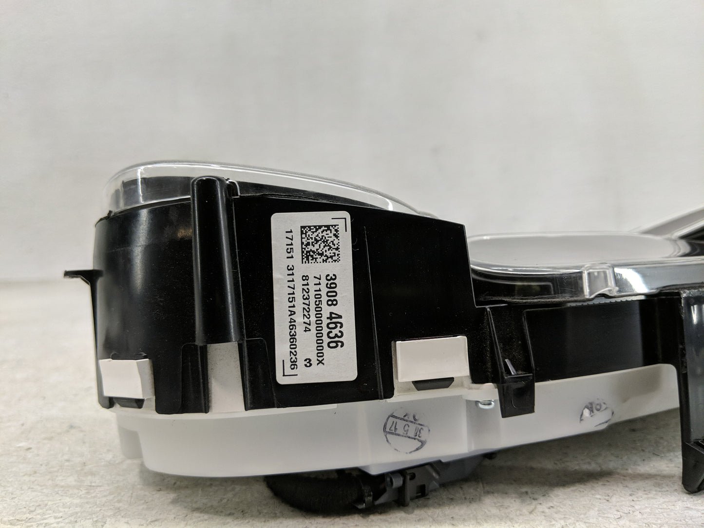 2017-2018 Chevrolet Cruze Instrument Cluster Speedometer Gauges P/N:3908 4636 Fits Fits 2017 2018 OEM Used Auto Parts - Oemu