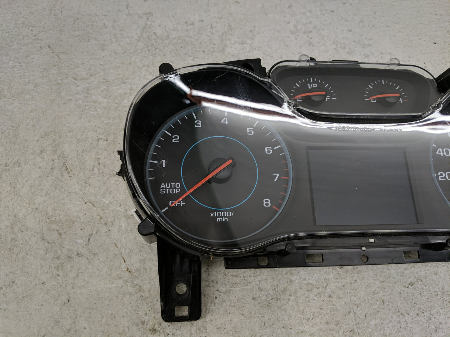 2017-2018 Chevrolet Cruze Instrument Cluster Speedometer Gauges P/N:39084636 Fits Fits 2017 2018 OEM Used Auto Parts - Oemus