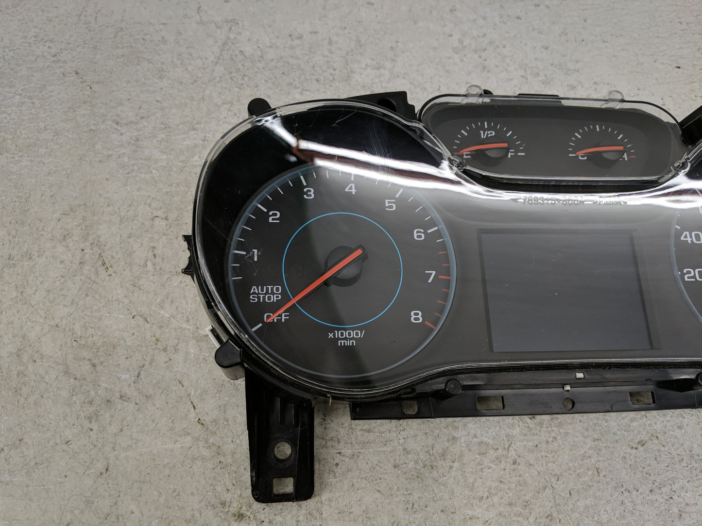2017-2018 Chevrolet Cruze Instrument Cluster Speedometer Gauges P/N:39084636 Fits Fits 2017 2018 OEM Used Auto Parts - Oemus