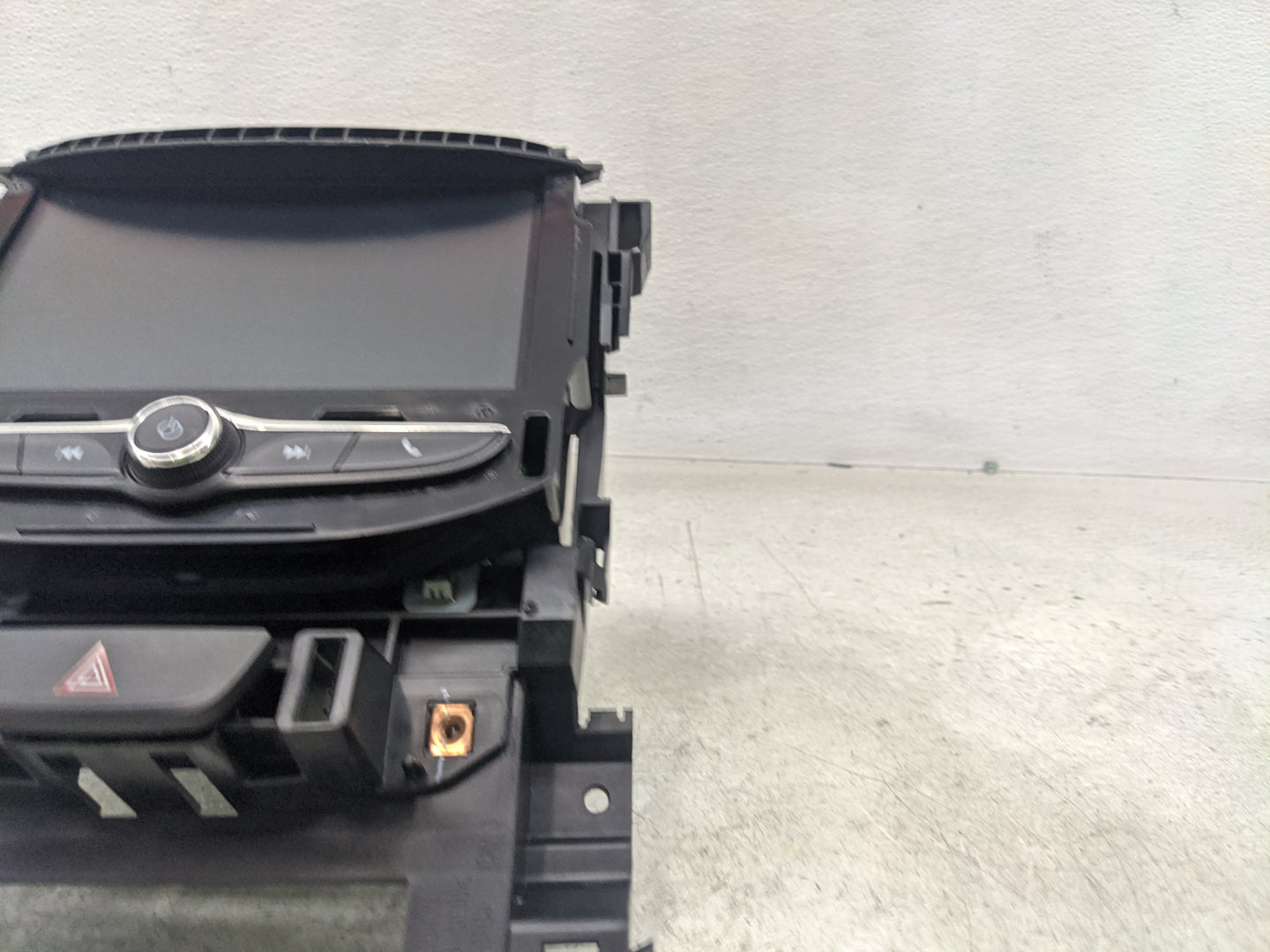 2017 Chevrolet Cruze Radio AM FM Cd Player Receiver Replacement P/N:42532827~426190251LKQ Fits OEM Used Auto Parts - Oemused