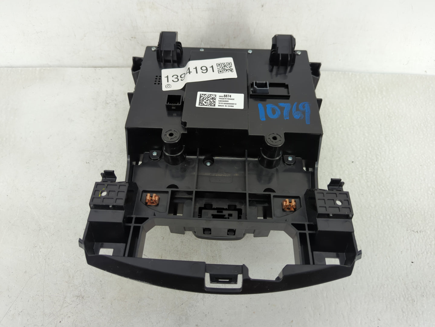2017-2018 Chevrolet Cruze Radio AM FM Cd Player Receiver Replacement P/N:39028874 Fits Fits 2017 2018 OEM Used Auto Parts - 