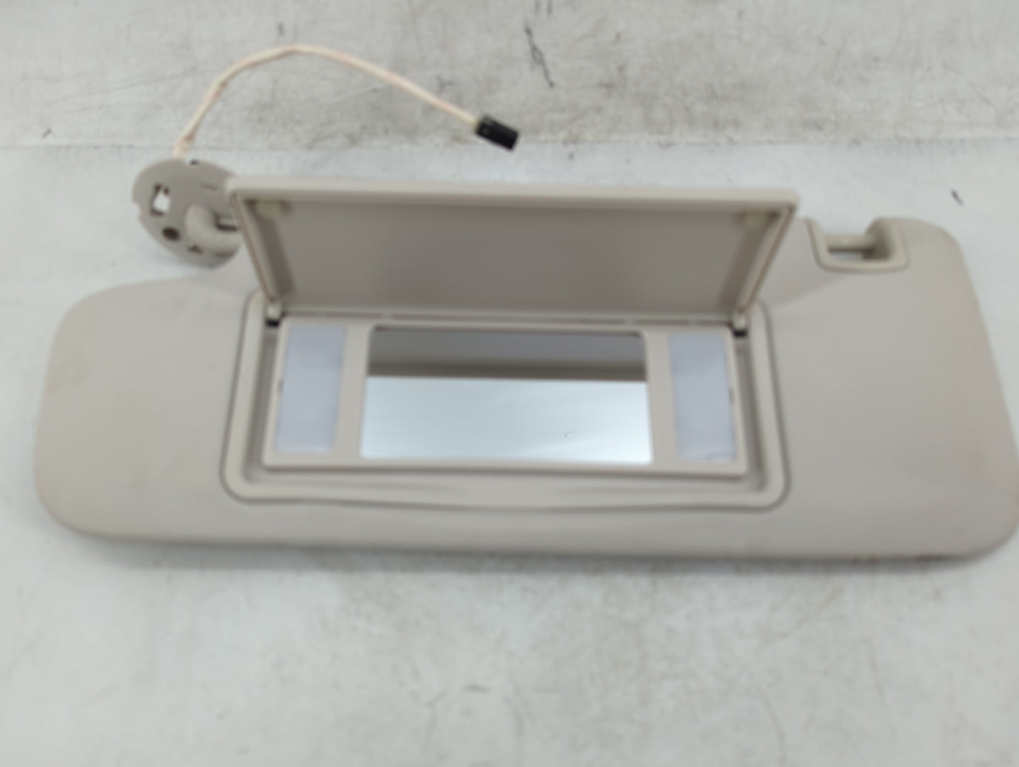 2017-2019 Chevrolet Cruze Sun Visor Shade Replacement Driver Left Mirror Fits Fits 2017 2018 2019 OEM Used Auto Parts - Oemu
