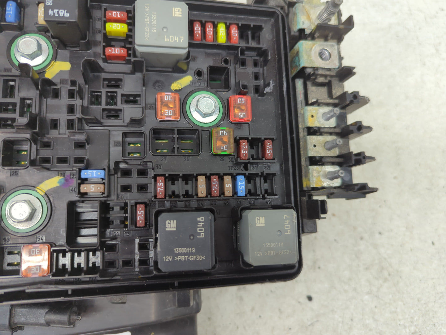 2017 Chevrolet Cruze Fusebox Fuse Box Panel Relay Module Fits OEM Used Auto Parts - Oemusedautoparts1.com