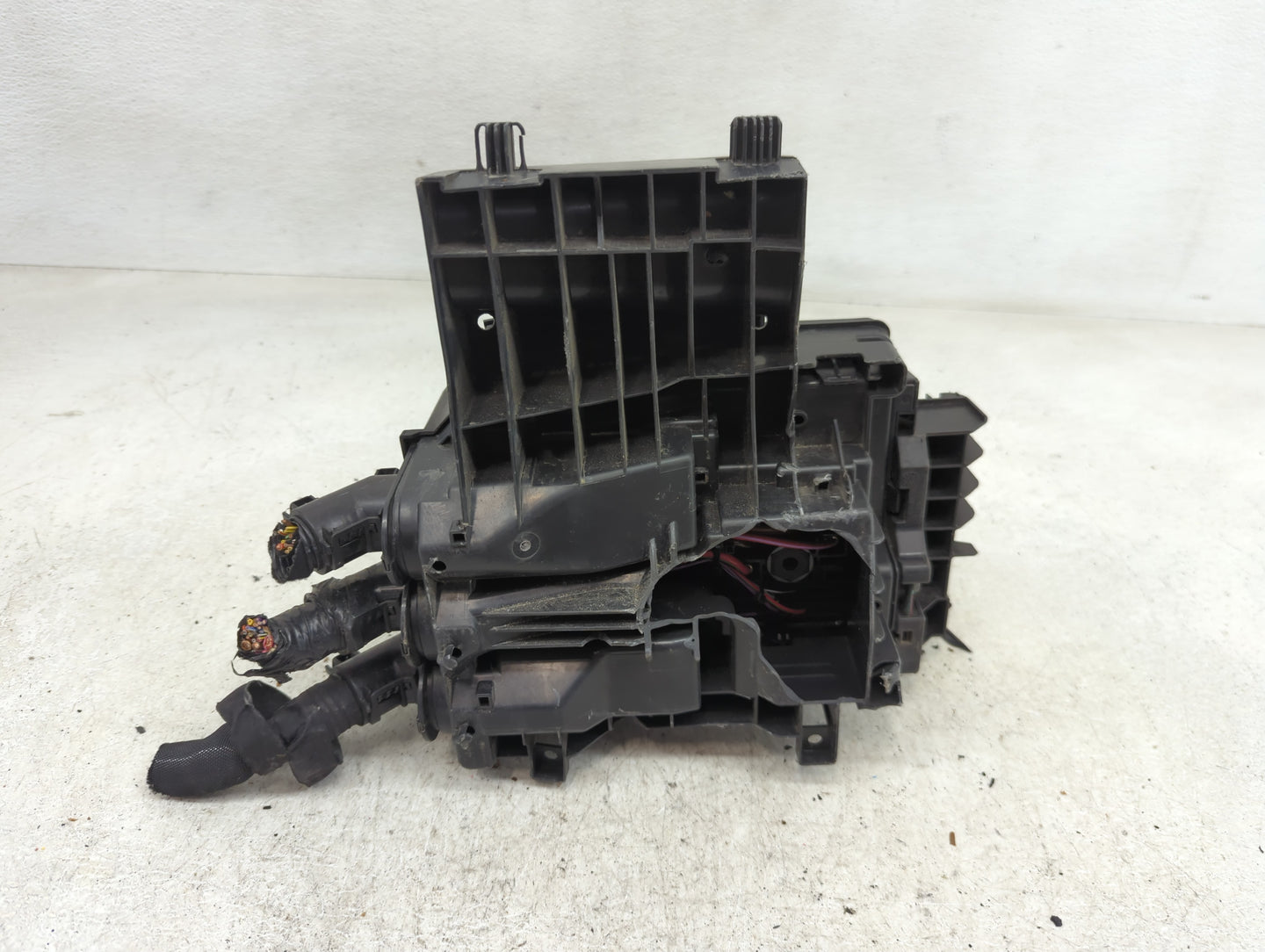 2017 Chevrolet Cruze Fusebox Fuse Box Panel Relay Module Fits OEM Used Auto Parts - Oemusedautoparts1.com