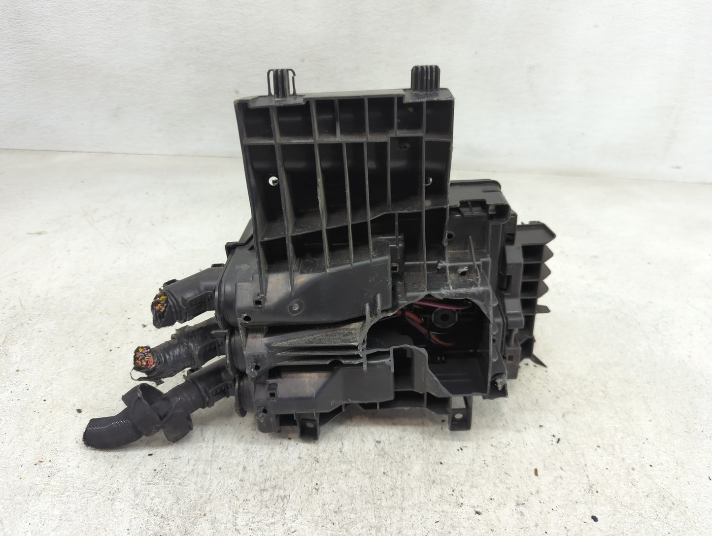 2017 Chevrolet Cruze Fusebox Fuse Box Panel Relay Module Fits OEM Used Auto Parts - Oemusedautoparts1.com