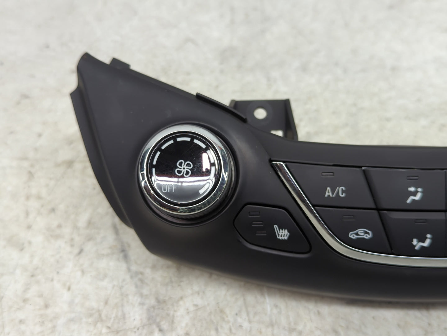 2016-2018 Chevrolet Cruze Climate Control Module Temperature AC/Heater Replacement P/N:39028879 7003070200000X Fits OEM Used