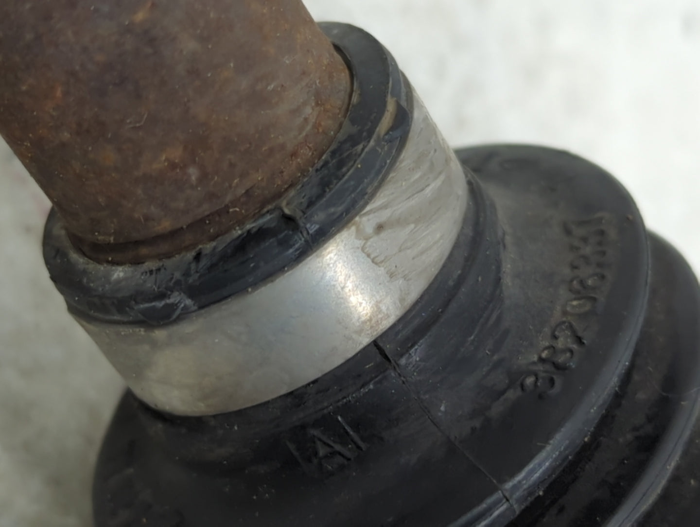 2016-2019 Chevrolet Cruze Axle Shaft Front Driver Cv C/v - Oemusedautoparts1.com