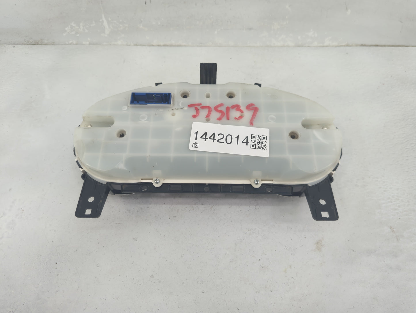 2017-2018 Chevrolet Cruze Instrument Cluster Speedometer Gauges P/N:39084636 Fits Fits 2017 2018 OEM Used Auto Parts - Oemus
