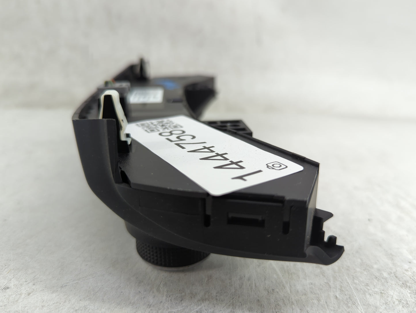 2016-2018 Chevrolet Cruze Climate Control Module Temperature AC/Heater Replacement P/N:39028879 7003070200000X Fits OEM Used