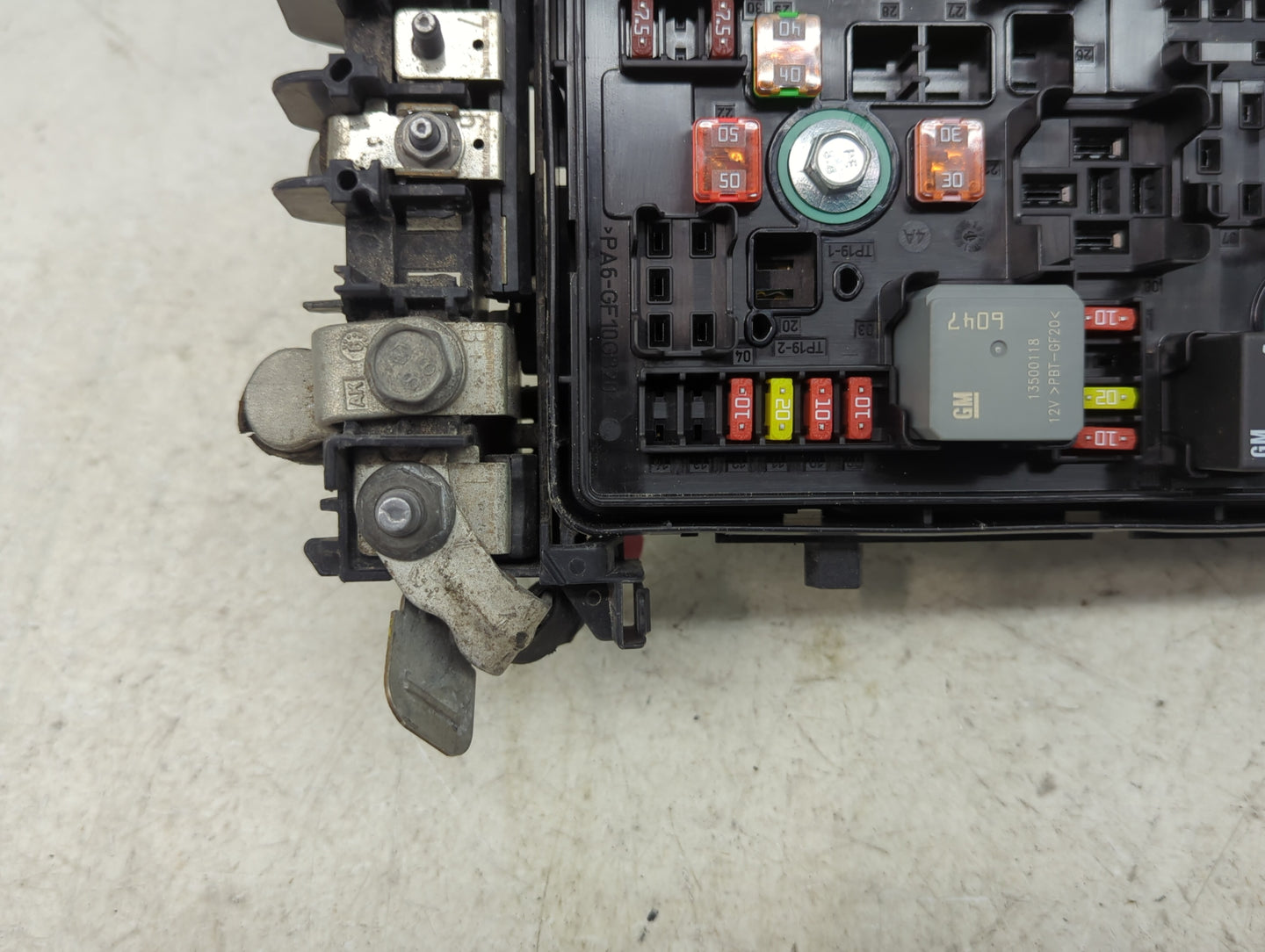2017 Chevrolet Cruze Fusebox Fuse Box Panel Relay Module P/N:39049711 13500118, 13500119, 13500128, 13500114, 13452281 Fits 