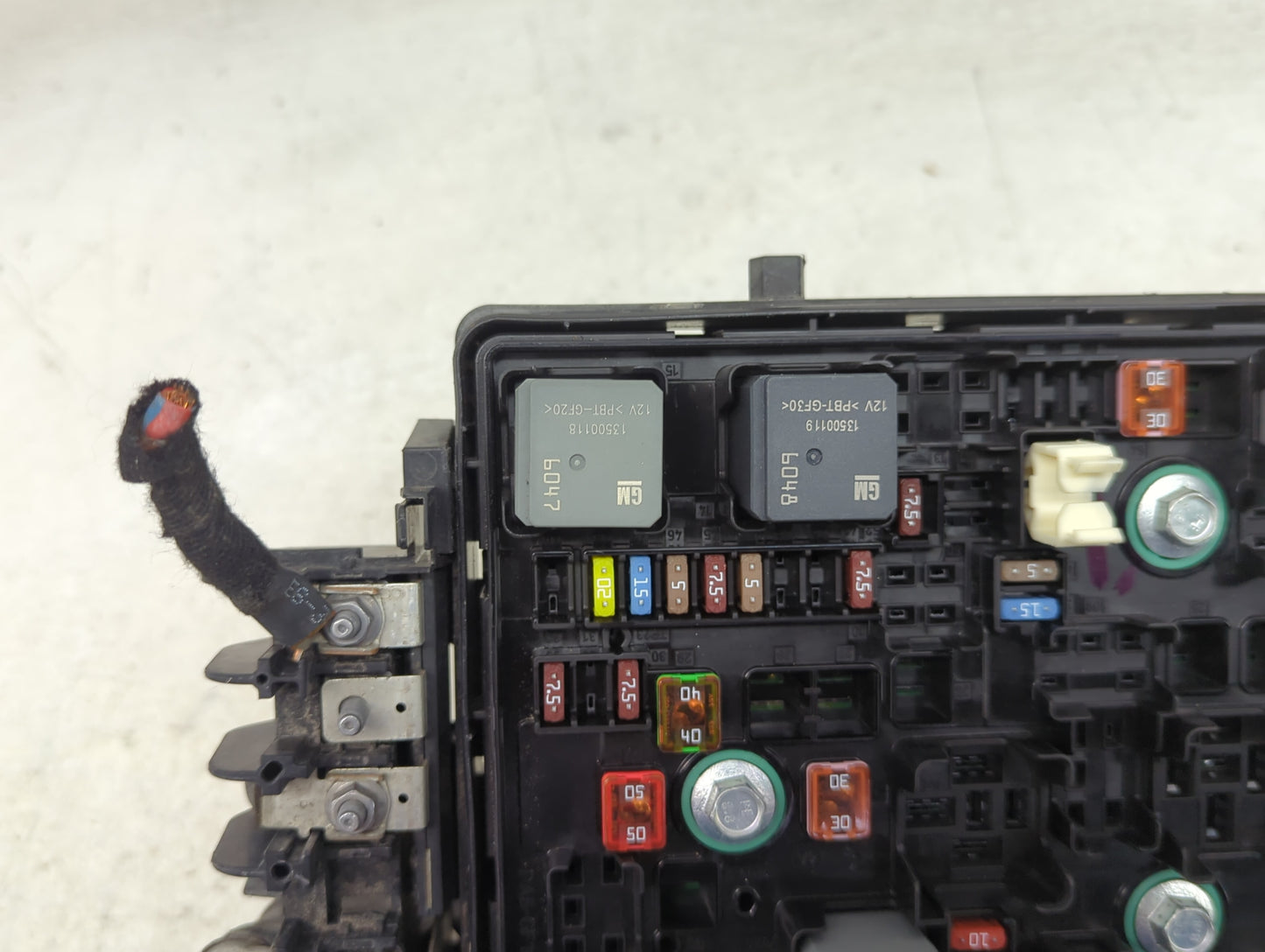 2017 Chevrolet Cruze Fusebox Fuse Box Panel Relay Module P/N:39049711 13500118, 13500119, 13500128, 13500114, 13452281 Fits 