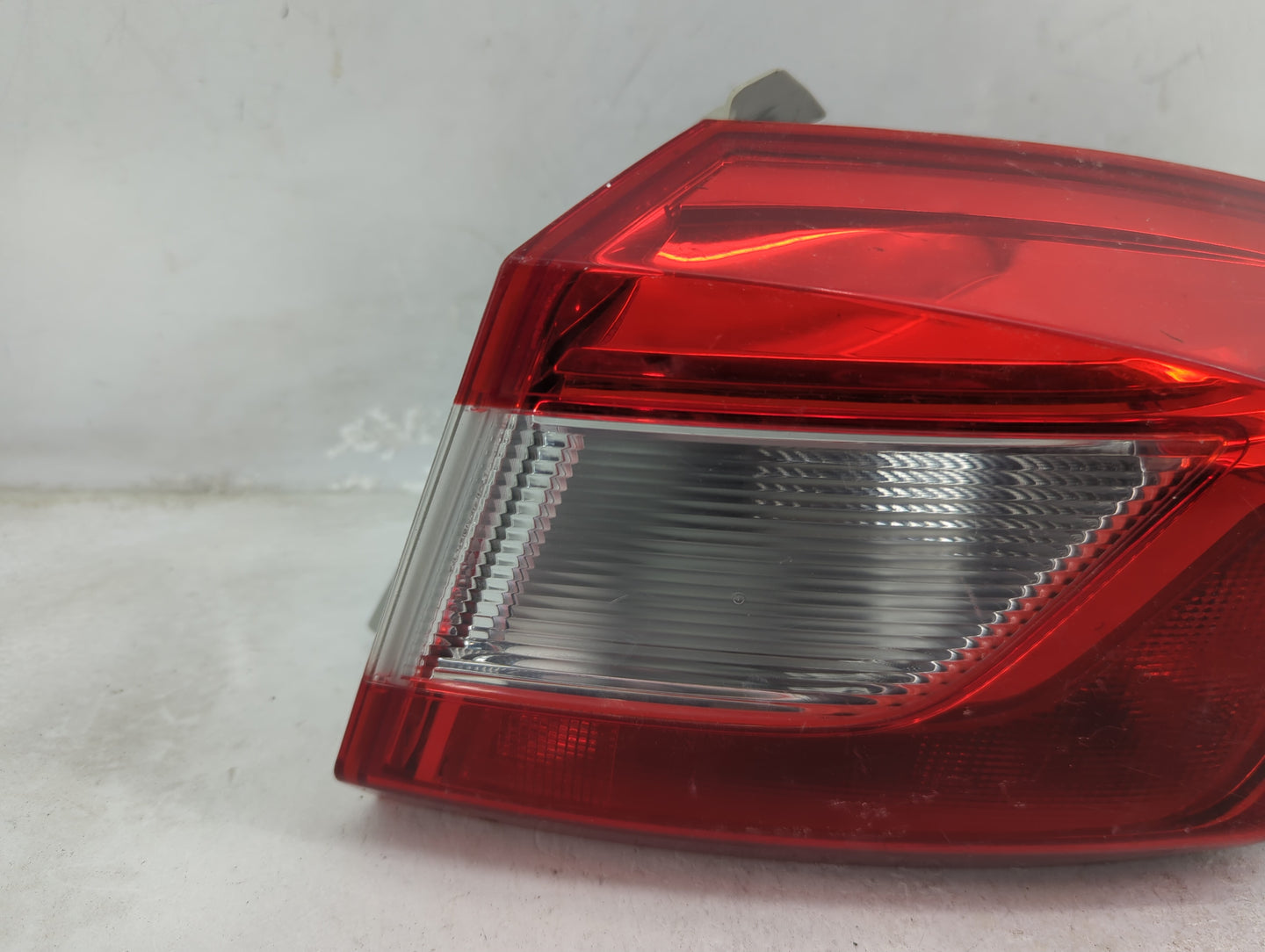 2016 Chevrolet Cruze Tail Light Assembly Passenger Right OEM P/N:84078119 Fits OEM Used Auto Parts - Oemusedautoparts1.com