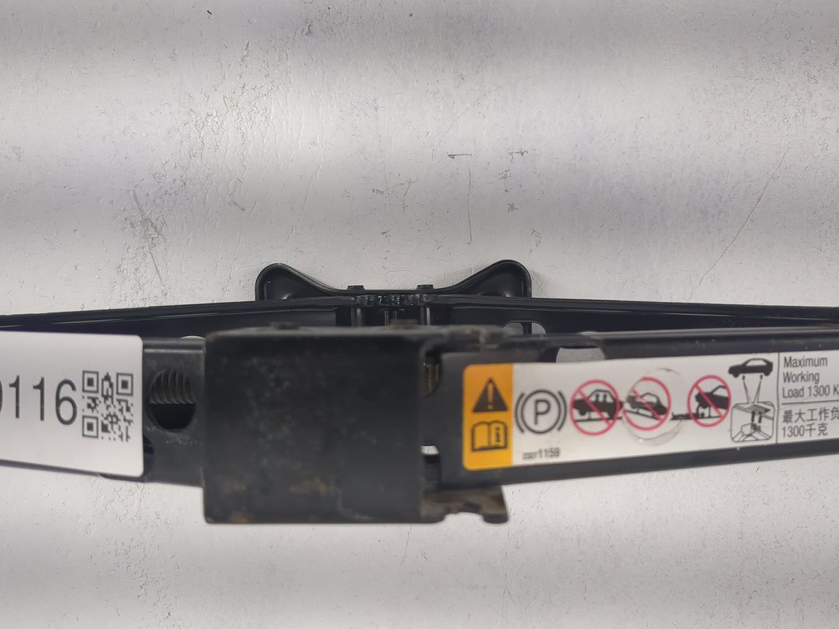 2017 Chevrolet Cruze Spare Scissor Car Jack Black - Oemusedautoparts1.com