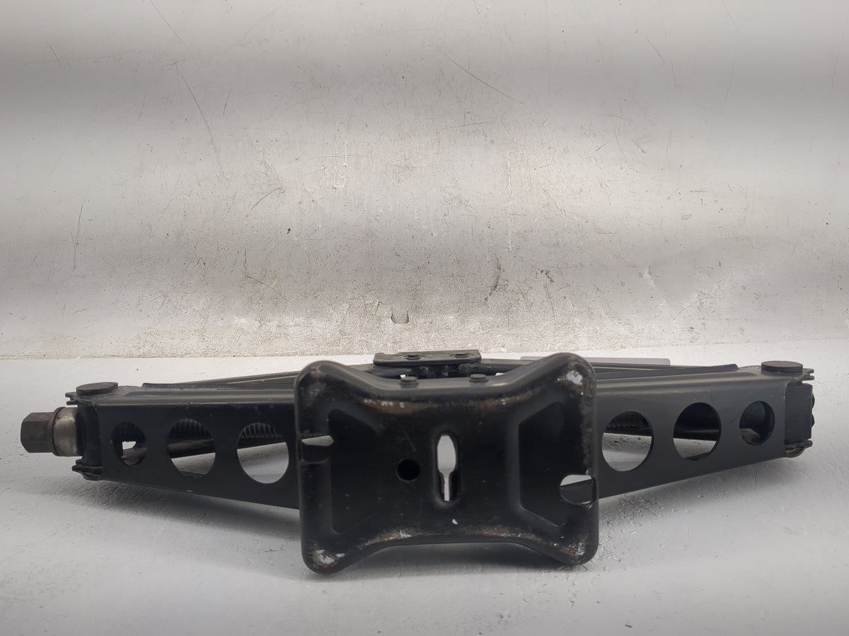 2017 Chevrolet Cruze Spare Scissor Car Jack Black - Oemusedautoparts1.com