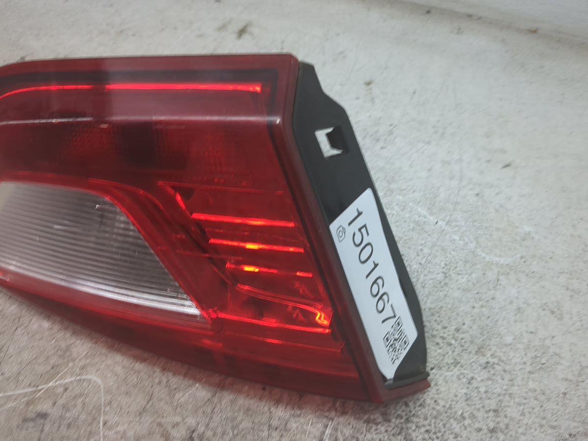 2017-2019 Chevrolet Cruze Driver Left Side Deck Lid Mounted Tail Light 1501667 - Oemusedautoparts1.com