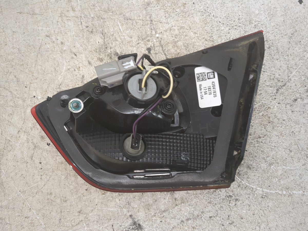 2017-2019 Chevrolet Cruze Driver Left Side Deck Lid Mounted Tail Light 1501667 - Oemusedautoparts1.com