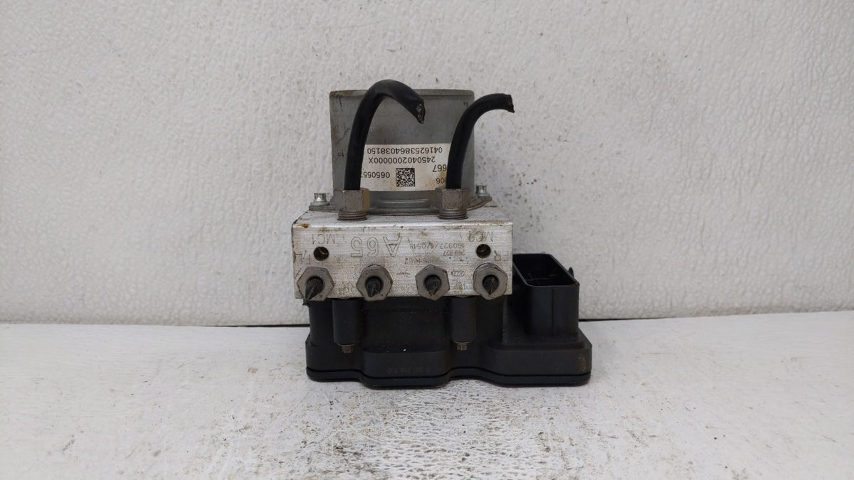 2017 Chevrolet Cruze Anti-Lock Brake ABS Pump Module Actuator OEM P/N:84205167 39115808 Fits OEM Used Auto Parts - Oemusedau