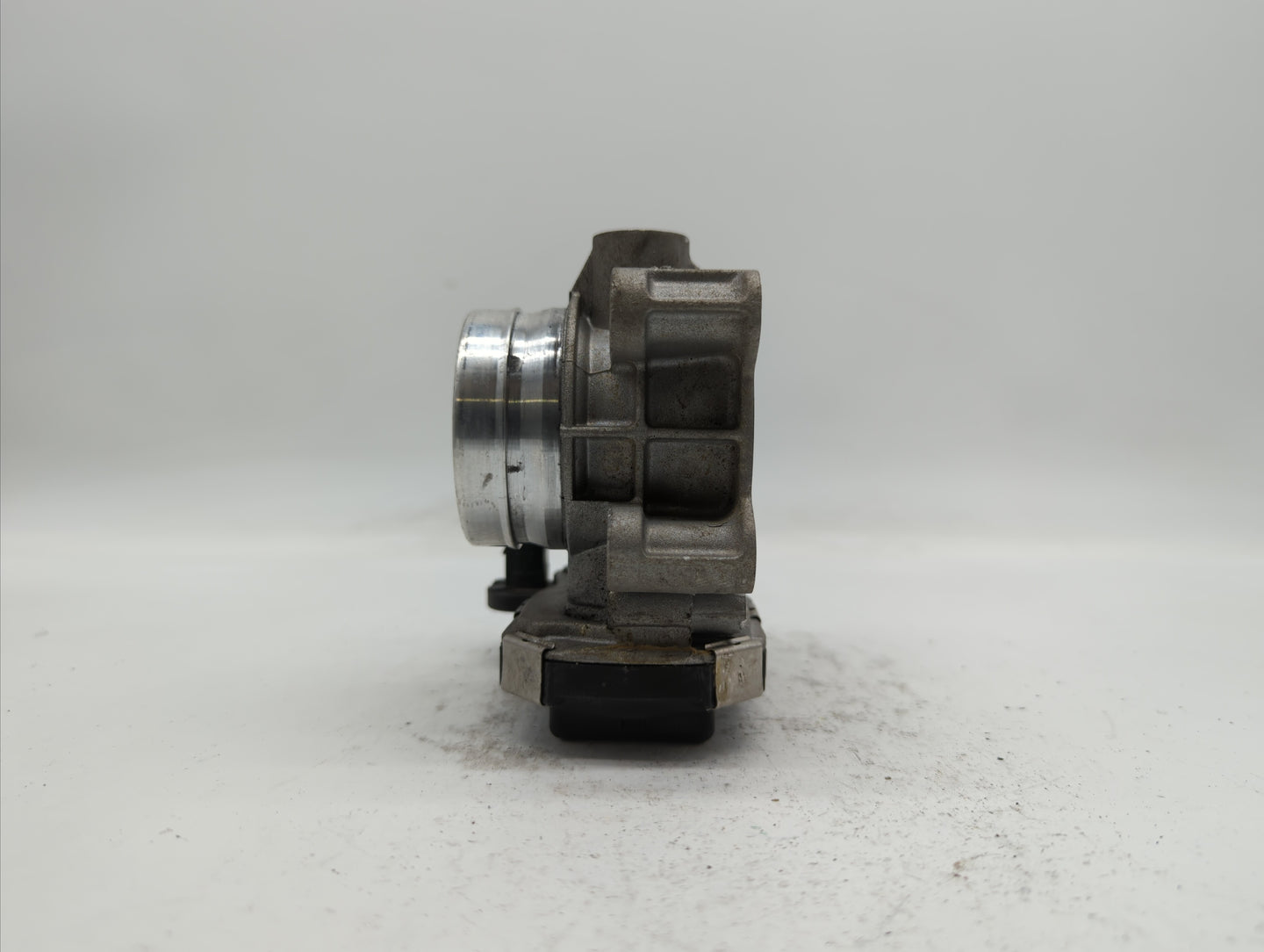 2017-2018 Chevrolet Cruze Throttle Body P/N:12671379AA Fits Fits 2017 2018 OEM Used Auto Parts - Oemusedautoparts1.com