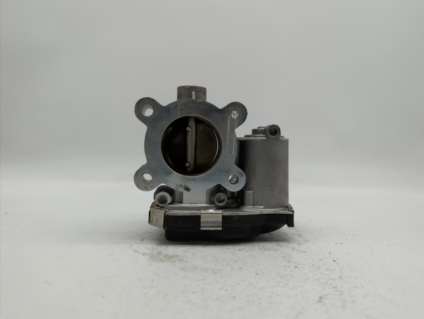 2017-2018 Chevrolet Cruze Throttle Body P/N:12671379AA Fits Fits 2017 2018 OEM Used Auto Parts - Oemusedautoparts1.com