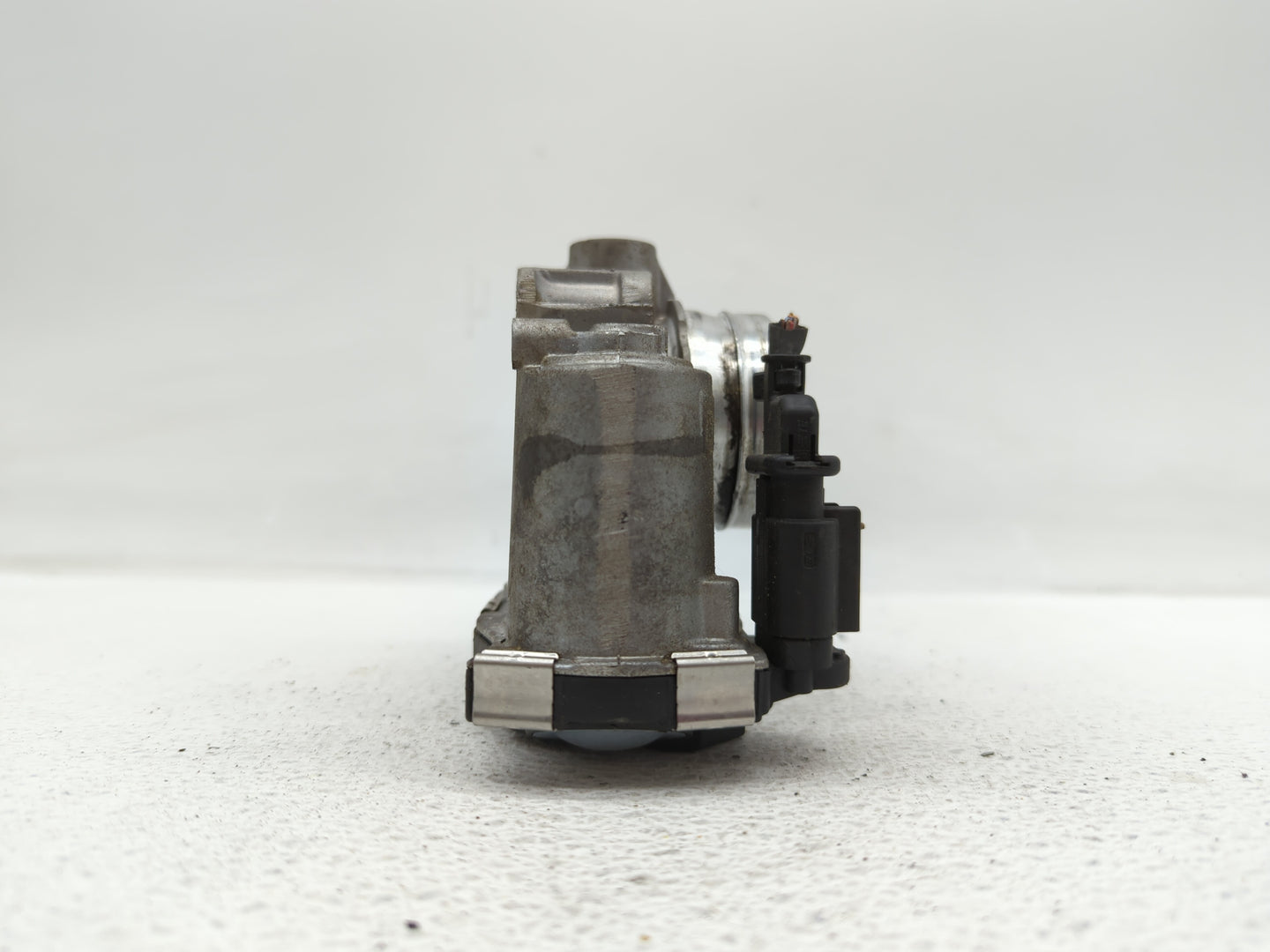 2017-2018 Chevrolet Cruze Throttle Body P/N:12671379AA Fits Fits 2017 2018 OEM Used Auto Parts - Oemusedautoparts1.com