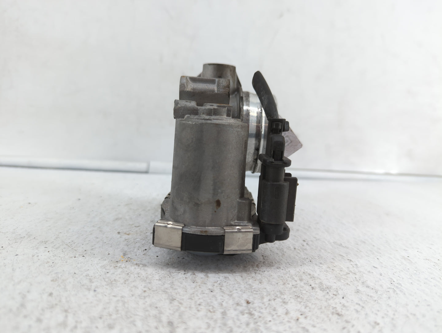 2017-2018 Chevrolet Cruze Throttle Body P/N:12671379AA 52049766 Fits Fits 2017 2018 OEM Used Auto Parts - Oemusedautoparts1.