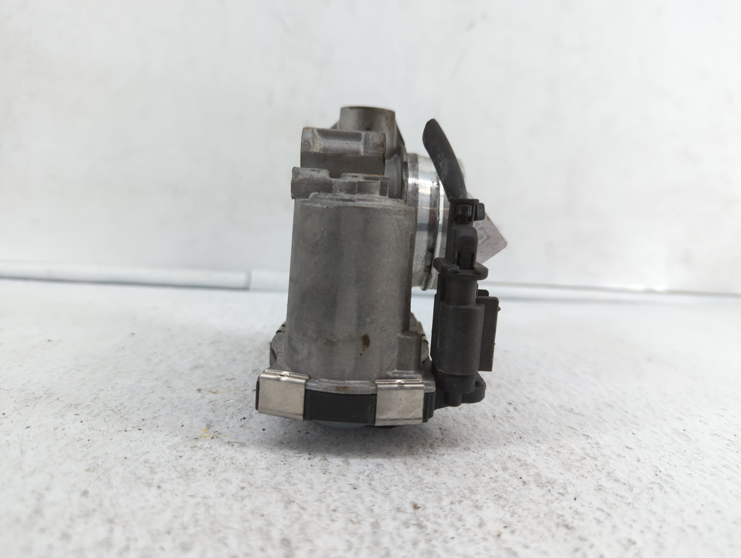 2017-2018 Chevrolet Cruze Throttle Body P/N:12671379AA 52049766 Fits Fits 2017 2018 OEM Used Auto Parts - Oemusedautoparts1.
