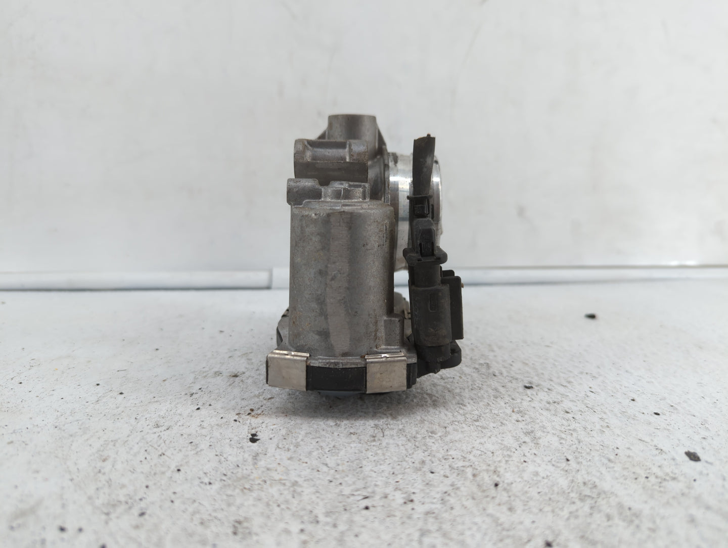 2017-2018 Chevrolet Cruze Throttle Body P/N:12671379AA 52049766 Fits Fits 2017 2018 OEM Used Auto Parts - Oemusedautoparts1.