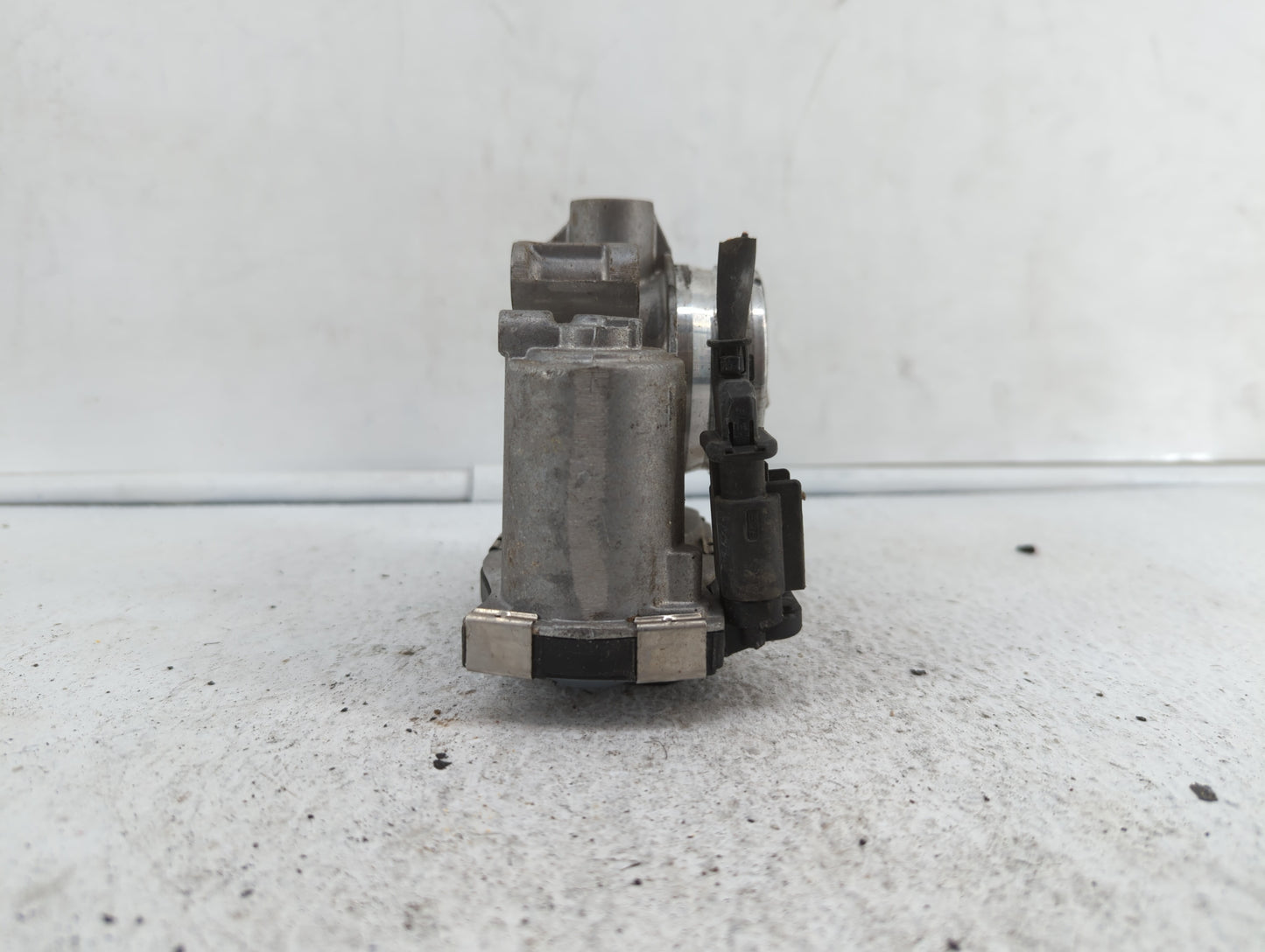 2017-2018 Chevrolet Cruze Throttle Body P/N:12671379AA 52049766 Fits Fits 2017 2018 OEM Used Auto Parts - Oemusedautoparts1.